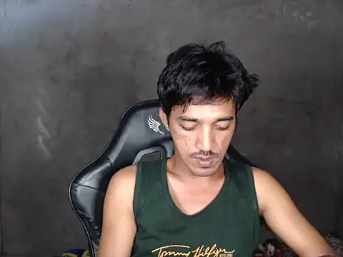 Snapshot of RowyCam chatting on 11-23-25, 06:35 RowyCam online show from 11-23-25, 06:35