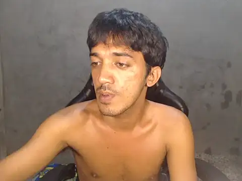 Snapshot of RowyCam chatting on 12-05-25, 09:51 RowyCam online show from 12-05-25, 09:51