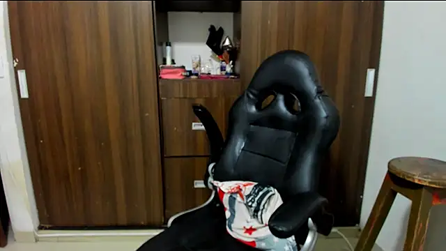 Snapshot of miss_bigcockts chatting on 11-26-25, 01:23 miss bigcockts online show from 11-26-25, 01:23