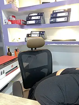 isabella horney  online show from 04-25-26, 03:09