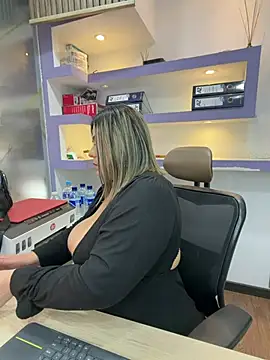 isabella horney  online show from 07-15-26, 09:31