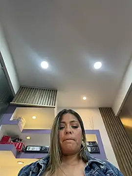 isabella horney  online show from 07-24-26, 11:47