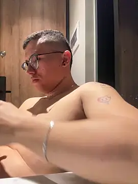 Kurtxxx22 online show from 12-21-25, 06:20