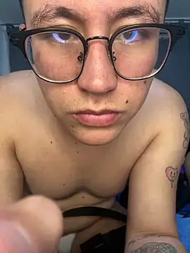 Kurtxxx22 online show from 05-21-26, 03:57
