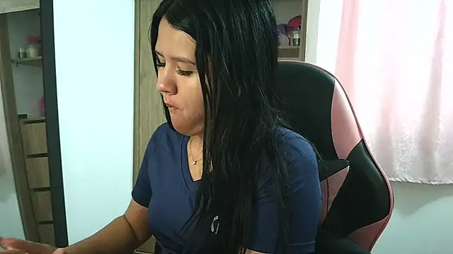 Snapshot of Oliviawatson1 chatting on 11-03-25, 01:23 Oliviawatson1 online show from 11-03-25, 01:23