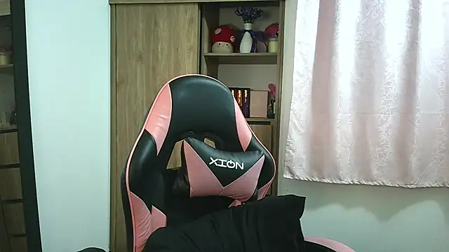 Snapshot of Oliviawatson1 chatting on 11-07-25, 12:49 Oliviawatson1 online show from 11-07-25, 12:49