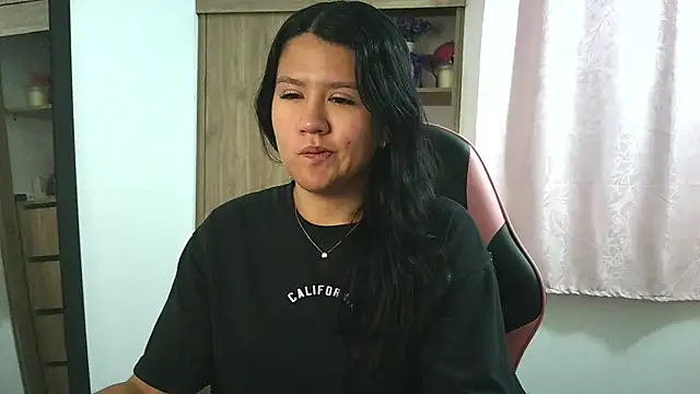 Snapshot of Oliviawatson1 chatting on 11-13-25, 12:37 Oliviawatson1 online show from 11-13-25, 12:37