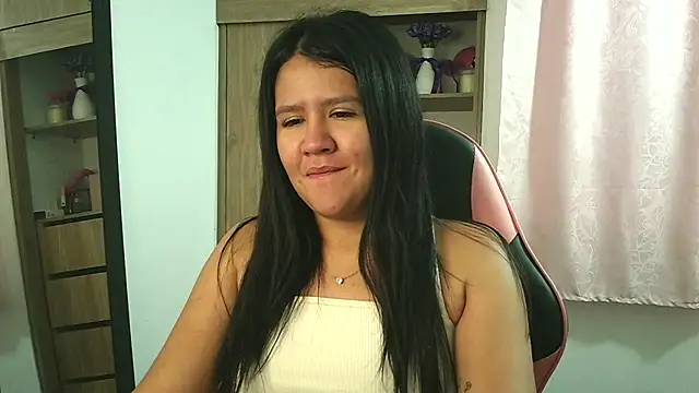 Snapshot of Oliviawatson1 chatting on 11-19-25, 12:49 Oliviawatson1 online show from 11-19-25, 12:49