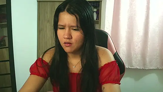 Snapshot of Oliviawatson1 chatting on 11-21-25, 12:59 Oliviawatson1 online show from 11-21-25, 12:59