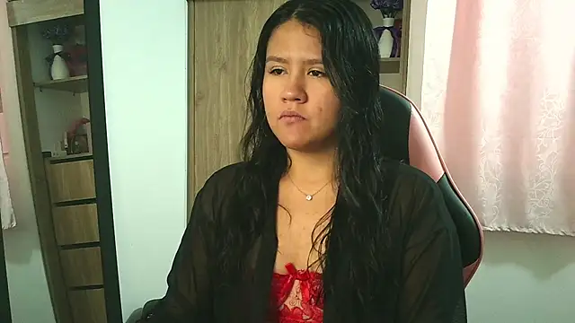 Snapshot of Oliviawatson1 chatting on 11-22-25, 01:32 Oliviawatson1 online show from 11-22-25, 01:32