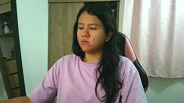 Snapshot of Oliviawatson1 chatting on 11-25-25, 12:49 Oliviawatson1 online show from 11-25-25, 12:49