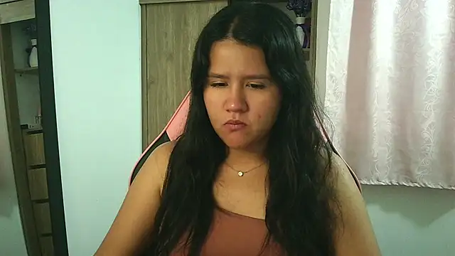 Snapshot of Oliviawatson1 chatting on 11-26-25, 01:01 Oliviawatson1 online show from 11-26-25, 01:01