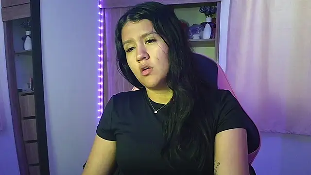 Snapshot of Oliviawatson1 chatting on 11-27-25, 08:22 Oliviawatson1 online show from 11-27-25, 08:22