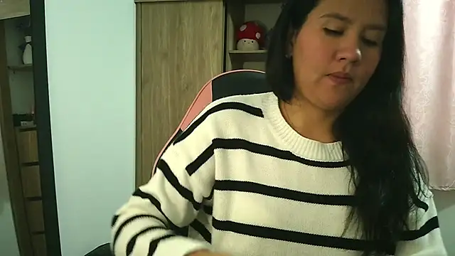 Snapshot of Oliviawatson1 chatting on 12-02-25, 12:54 Oliviawatson1 online show from 12-02-25, 12:54