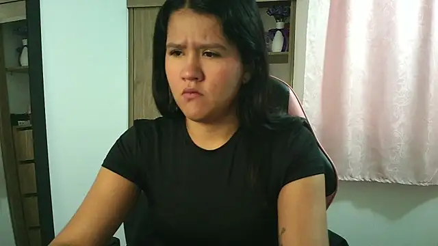 Snapshot of Oliviawatson1 chatting on 12-05-25, 01:09 Oliviawatson1 online show from 12-05-25, 01:09