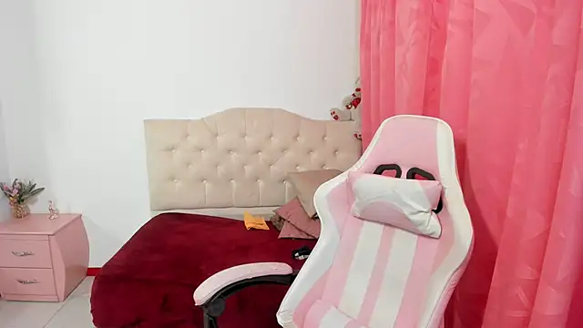 lailahdark online show from 09-25-25, 05:00