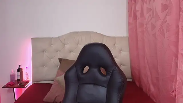 lailahdark online show from 10-17-25, 04:59