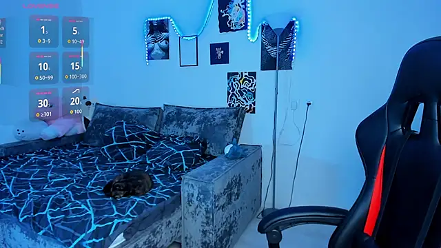 Snapshot of cute_little_ass chatting on 10-05-25, 06:06 cute little ass online show from 10-05-25, 06:06