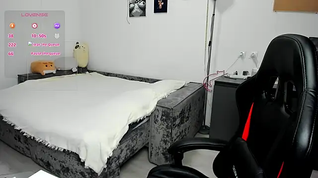 cute little ass online show from 04-30-26, 09:04