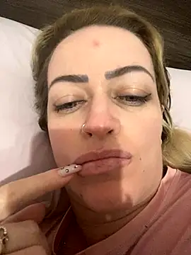 Snapshot of Alerquinasc chatting on 09-09-25, 04:56 Alerquinasc online show from 09-09-25, 04:56