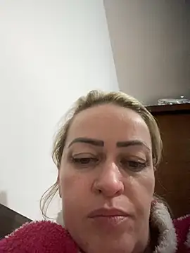 Snapshot of Alerquinasc chatting on 10-10-25, 07:29 Alerquinasc online show from 10-10-25, 07:29