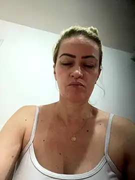 Snapshot of Alerquinasc chatting on 10-12-25, 05:17 Alerquinasc online show from 10-12-25, 05:17