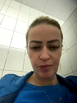 Snapshot of Alerquinasc chatting on 10-12-25, 10:42 Alerquinasc online show from 10-12-25, 10:42