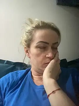 Snapshot of Alerquinasc chatting on 10-14-25, 11:49 Alerquinasc online show from 10-14-25, 11:49