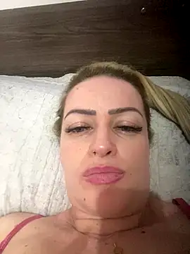 Snapshot of Alerquinasc chatting on 10-18-25, 03:53 Alerquinasc online show from 10-18-25, 03:53