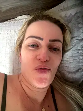 Snapshot of Alerquinasc chatting on 11-03-25, 04:30 Alerquinasc online show from 11-03-25, 04:30