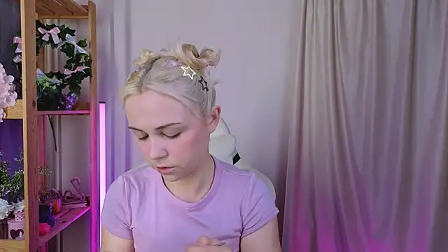 Snapshot of Charlotte_Colinss chatting on 09-12-25, 02:55 Charlotte Colinss online show from 09-12-25, 02:55