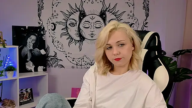 Snapshot of Charlotte_Colinss chatting on 09-16-25, 04:35 Charlotte Colinss online show from 09-16-25, 04:35