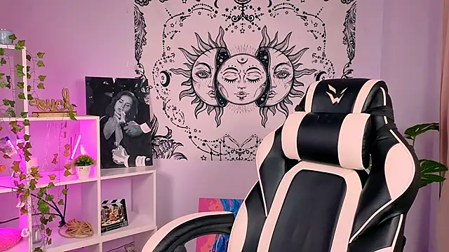 Snapshot of Charlotte_Colinss chatting on 09-17-25, 04:25 Charlotte Colinss online show from 09-17-25, 04:25