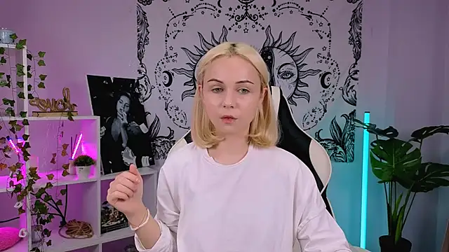 Snapshot of Charlotte_Colinss chatting on 09-23-25, 02:58 Charlotte Colinss online show from 09-23-25, 02:58