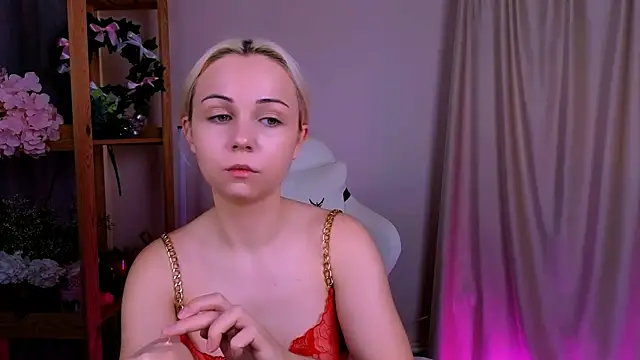 Snapshot of Charlotte_Colinss chatting on 09-24-25, 02:59 Charlotte Colinss online show from 09-24-25, 02:59