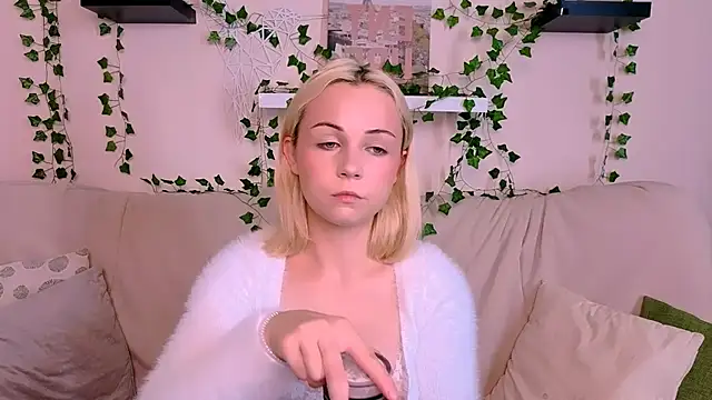 Snapshot of Charlotte_Colinss chatting on 09-25-25, 05:11 Charlotte Colinss online show from 09-25-25, 05:11