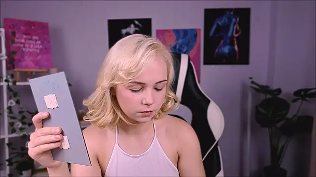 Snapshot of Charlotte_Colinss chatting on 10-06-25, 03:26 Charlotte Colinss online show from 10-06-25, 03:26