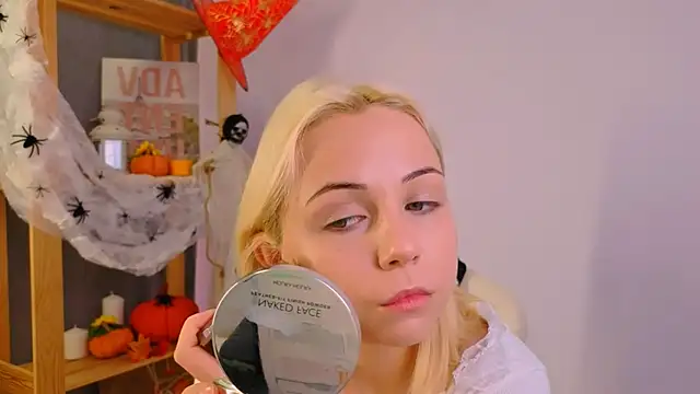 Snapshot of Charlotte_Colinss chatting on 10-21-25, 03:40 Charlotte Colinss online show from 10-21-25, 03:40