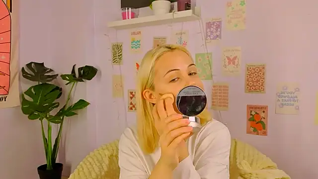 Snapshot of Charlotte_Colinss chatting on 10-24-25, 03:25 Charlotte Colinss online show from 10-24-25, 03:25