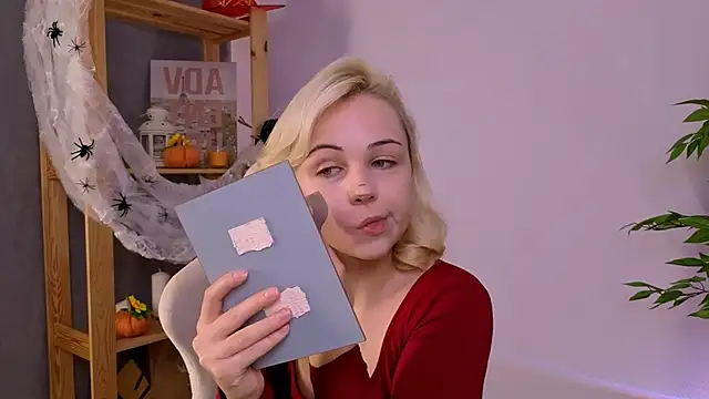 Snapshot of Charlotte_Colinss chatting on 10-28-25, 04:49 Charlotte Colinss online show from 10-28-25, 04:49