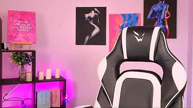 Snapshot of Charlotte_Colinss chatting on 11-06-25, 02:56 Charlotte Colinss online show from 11-06-25, 02:56