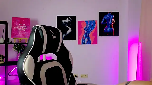 Snapshot of Charlotte_Colinss chatting on 11-07-25, 04:23 Charlotte Colinss online show from 11-07-25, 04:23