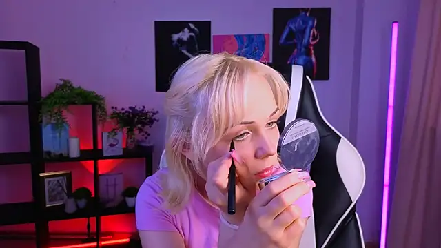 Charlotte Colinss online show from 04-04-26, 04:00