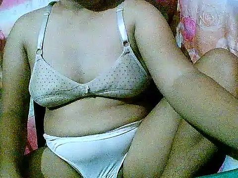 Snapshot of hotmom_pinay chatting on 10-20-25, 04:29 hotmom pinay online show from 10-20-25, 04:29