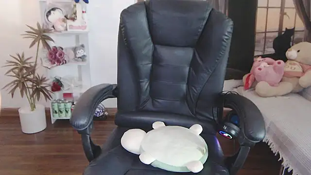 Suzie Wet Cave online show from 10-28-25, 11:36