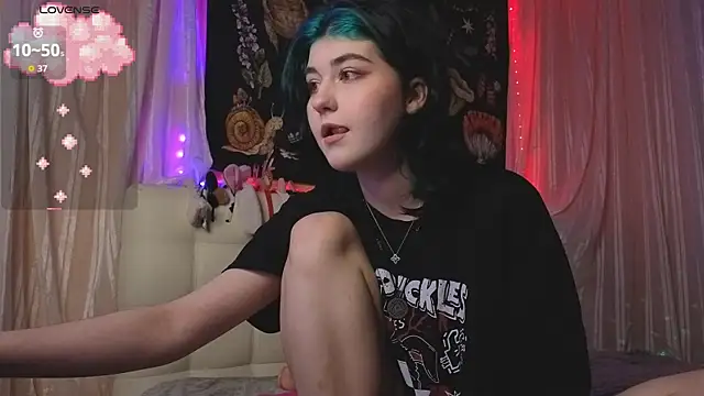 Snapshot of Miko_Meow chatting on 09-15-25, 04:51 Miko Meow online show from 09-15-25, 04:51