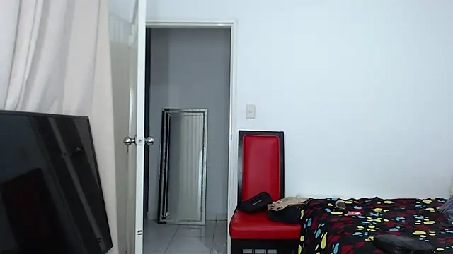 Snapshot of Alex_mojica chatting on 09-21-25, 05:42 Alex mojica online show from 09-21-25, 05:42