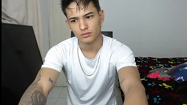 Snapshot of Alex_mojica chatting on 09-24-25, 07:23 Alex mojica online show from 09-24-25, 07:23