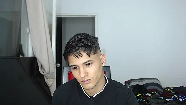 Snapshot of Alex_mojica chatting on 09-28-25, 05:13 Alex mojica online show from 09-28-25, 05:13