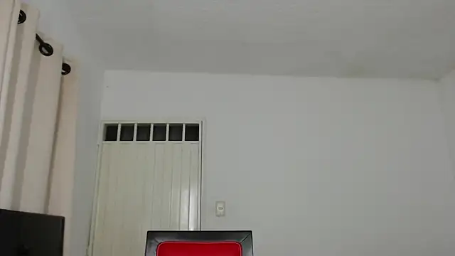 Snapshot of Alex_mojica chatting on 10-08-25, 05:27 Alex mojica online show from 10-08-25, 05:27